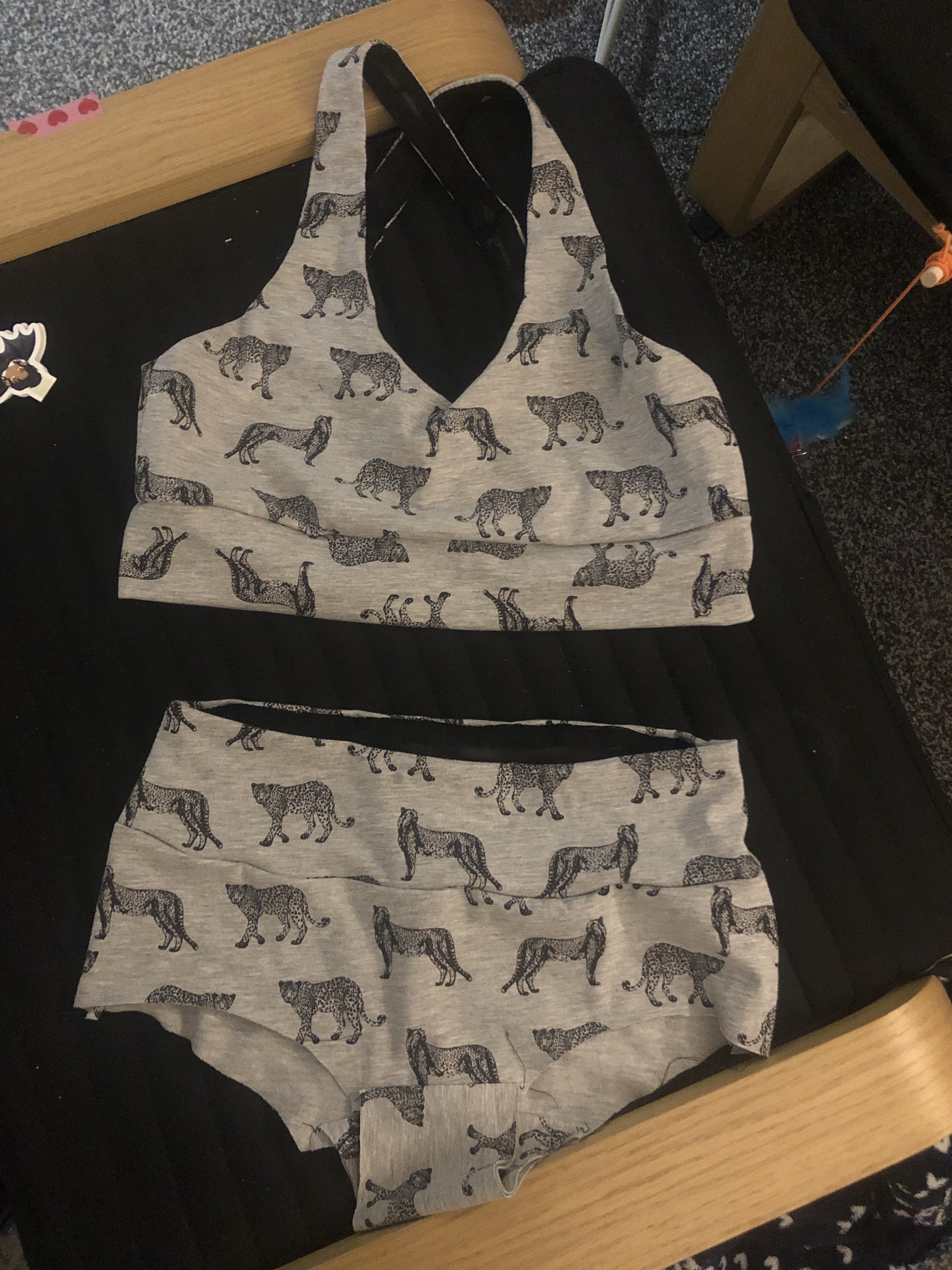 Bra and panties in grey fabric with a cougar pattern